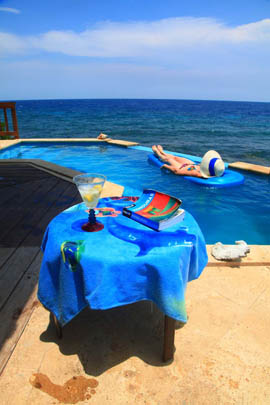 Roatan Infinity Pool